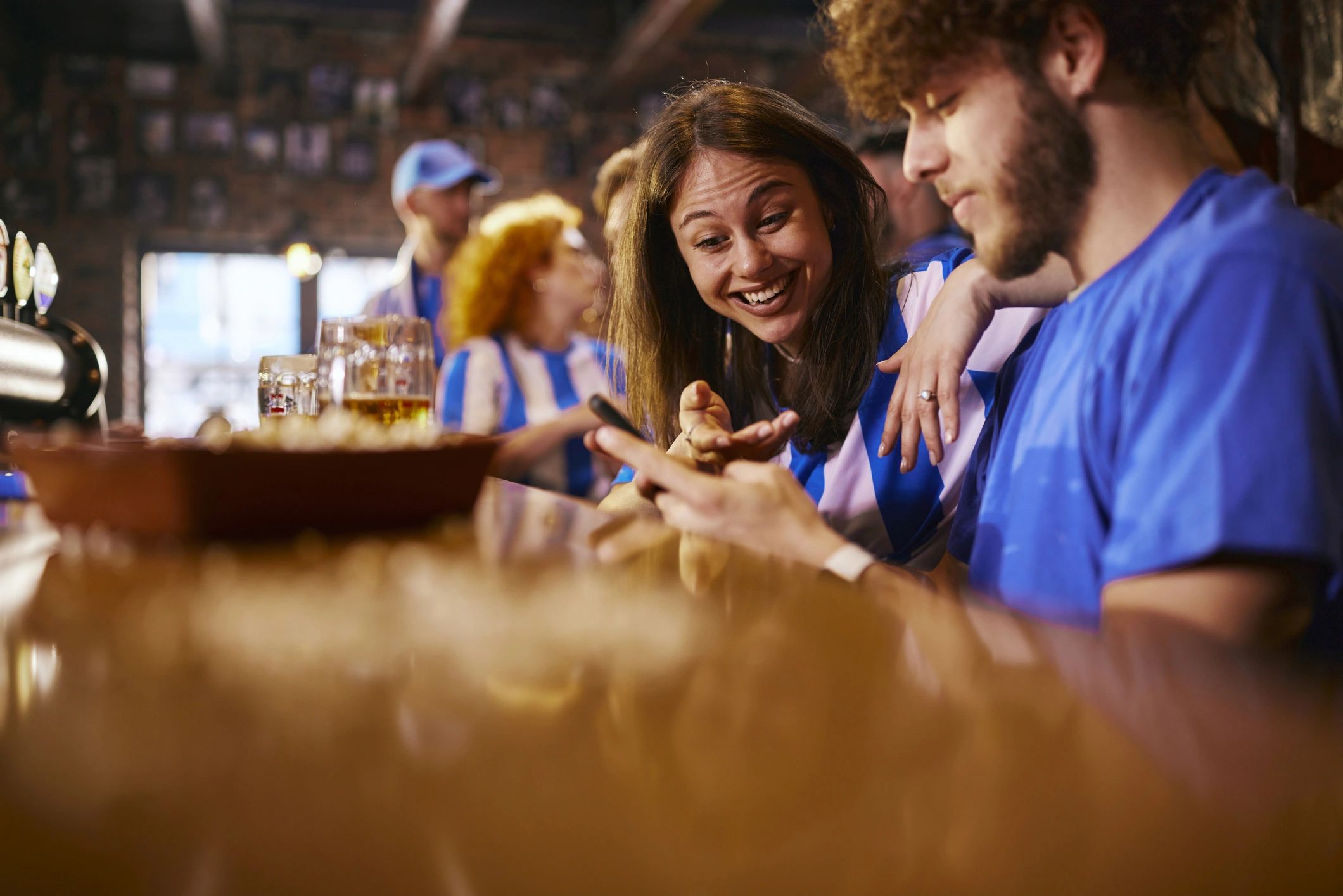 sports fans reading